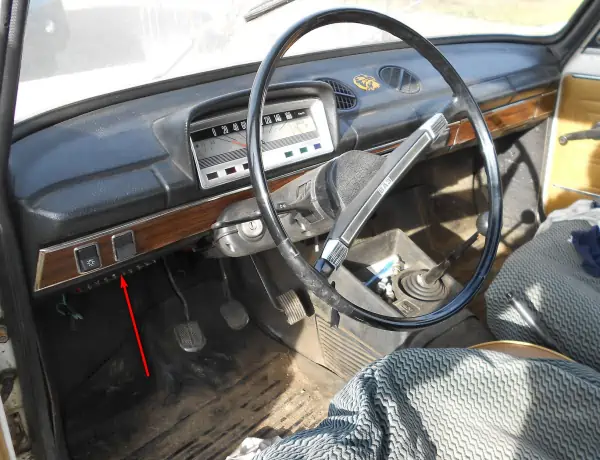 Блок предохранителей у копейки (двойки, тройки) расположен, ВАЗ-2101, ВАЗ-2102, ВАЗ-2103