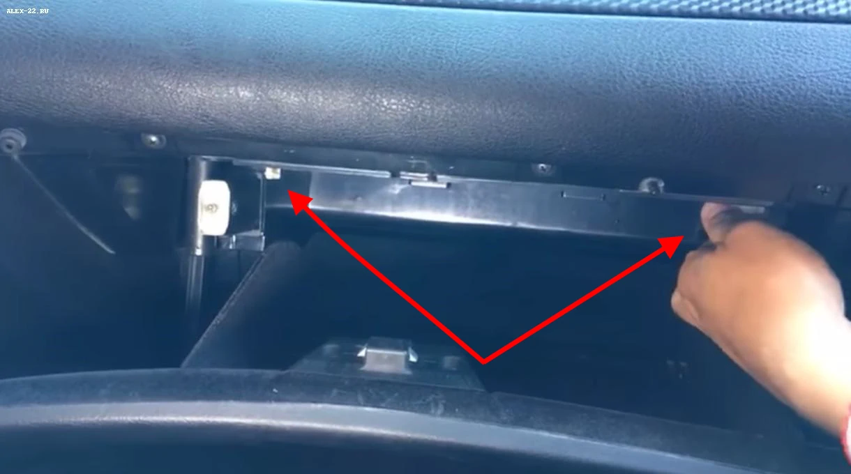 bmw e46 fuse block how opens, как открыть блок предохранителей в салоне бмв