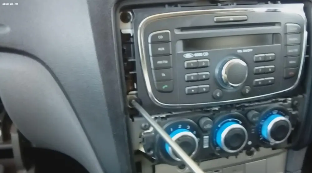 Форд Фокус 2 снятие магнитолы радио музыки