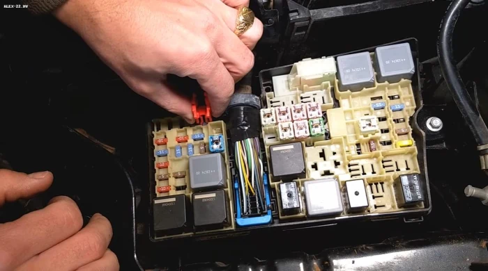 ford focus 3 fuse horn location, предохранитель сигнала где находится