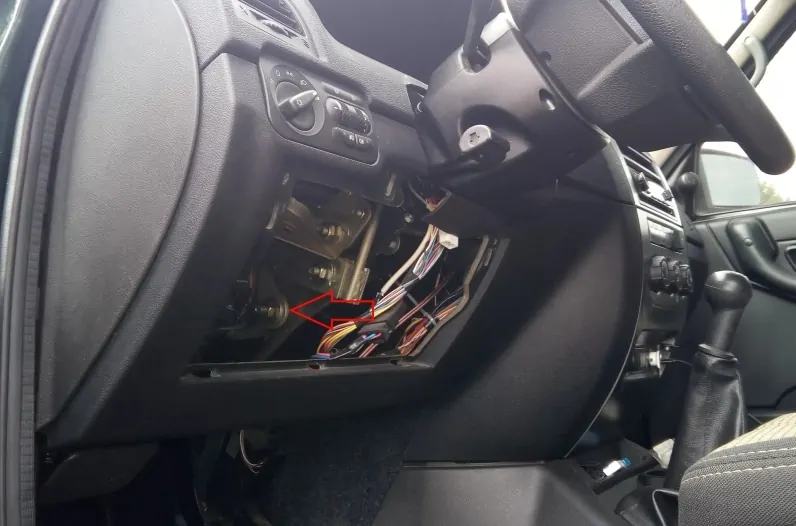 Блок предохранителей в уаз Патриот расположен, yaz patriot fuse block location