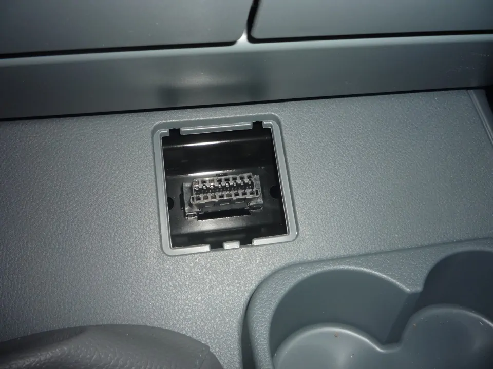 Расположение диагностического разъёма уаз патриот 2005, 2006, 2007, 2008, 2009, 2010, 2011