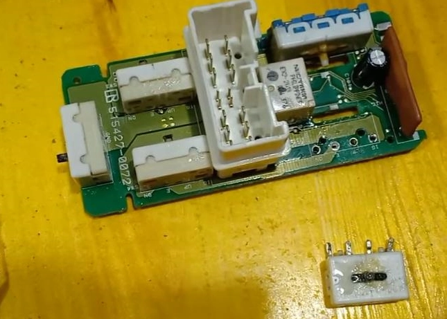 Power Window Switch TOYOTA Passo desoldering button, выпаиваем кнопки из платы стеклоподъёмников